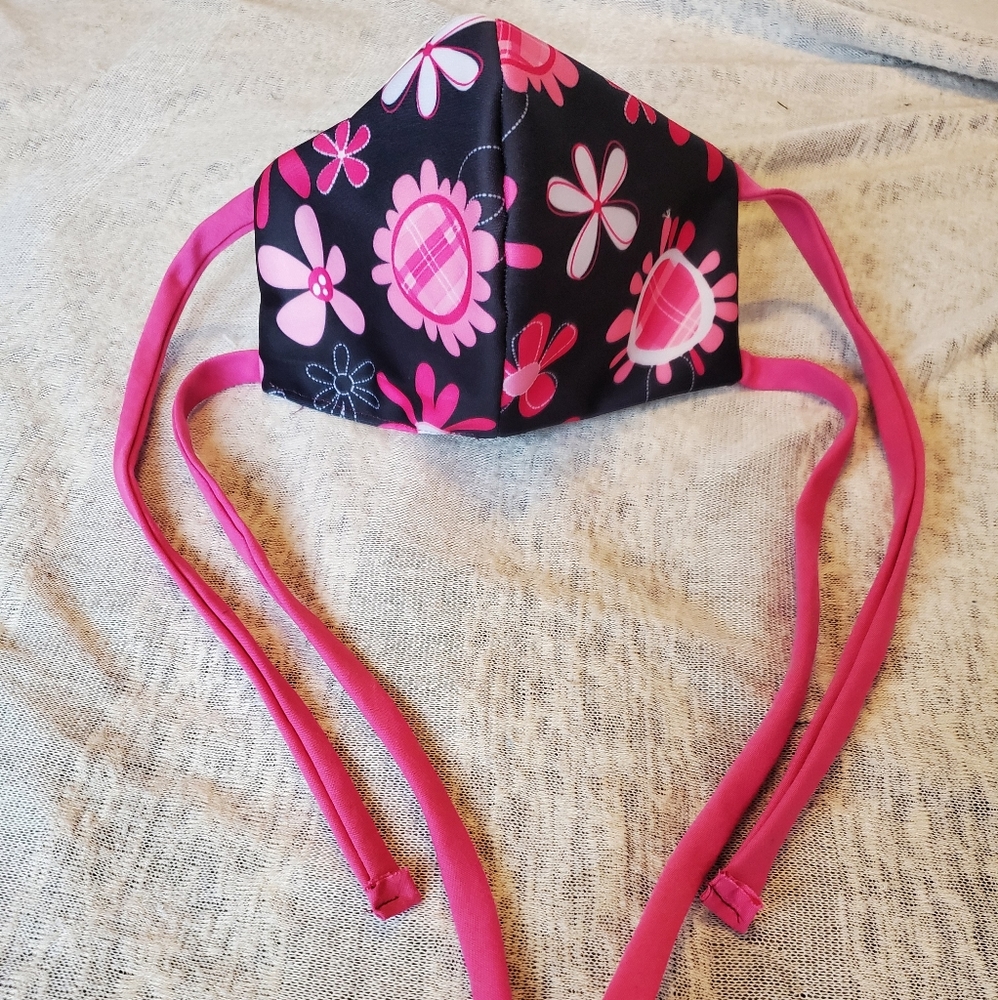 🌺Pink, black & white floral face mask🌺